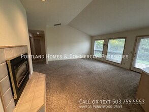 4469 SE Pennywood Dr in Milwaukie, OR - Building Photo - Building Photo