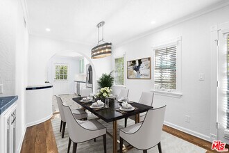 910 N Alfred St in Los Angeles, CA - Building Photo - Building Photo