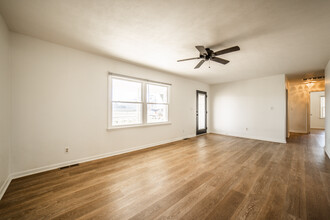 908 S Maple St in Siloam Springs, AR - Foto de edificio - Building Photo