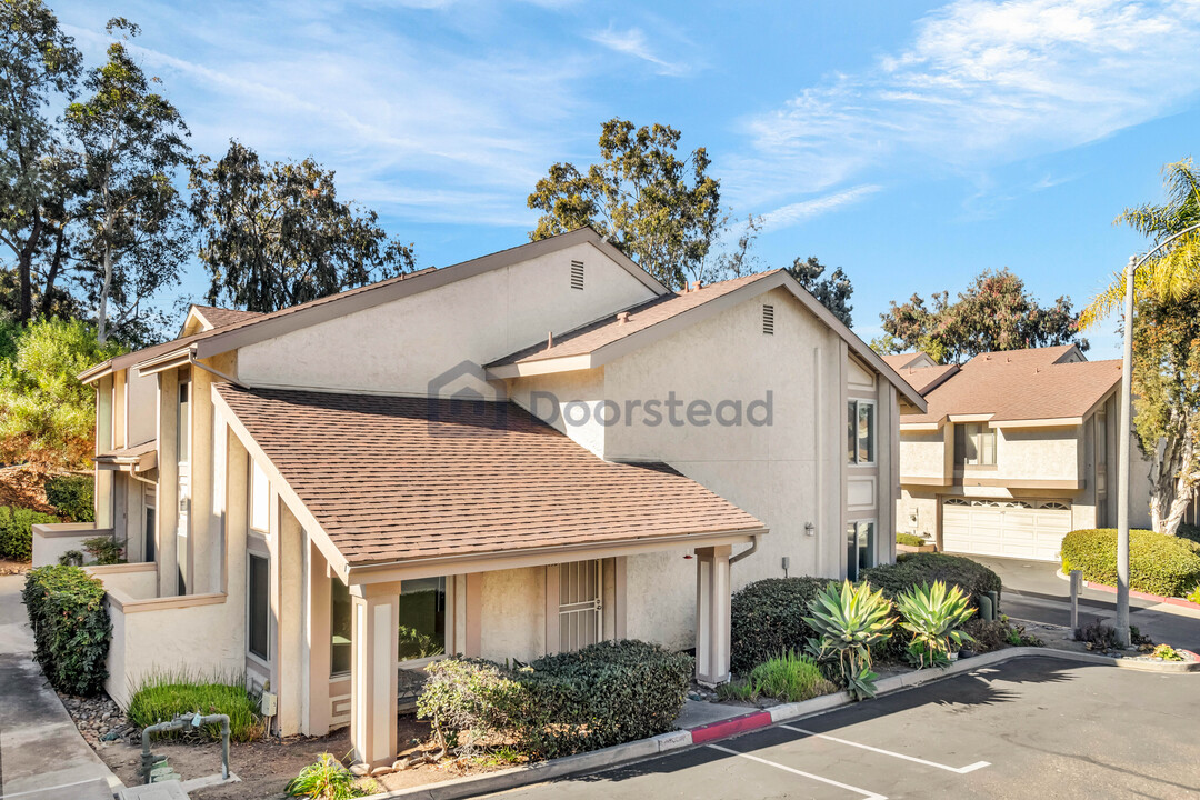 5440 Baltimore Dr in La Mesa, CA - Building Photo