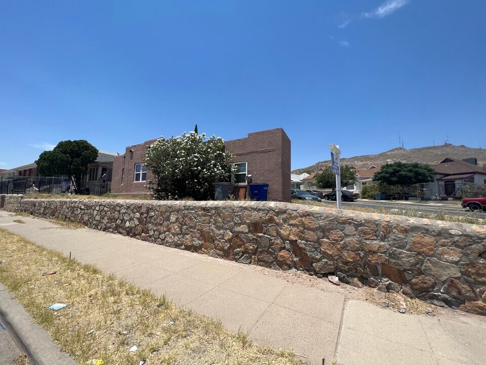 1933 Arizona Ave in El Paso, TX - Building Photo