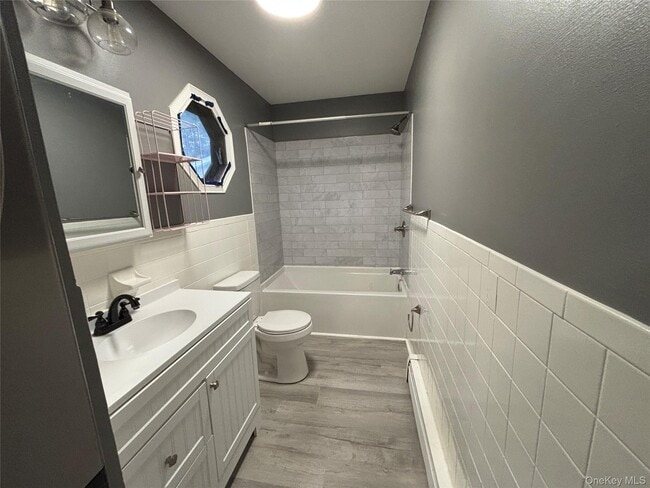 42 Maple Ave in Rock Tavern, NY - Building Photo - Building Photo
