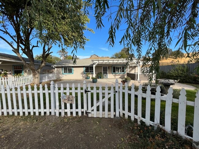 5920 Deer Creek Way in Paso Robles, CA - Building Photo - Building Photo