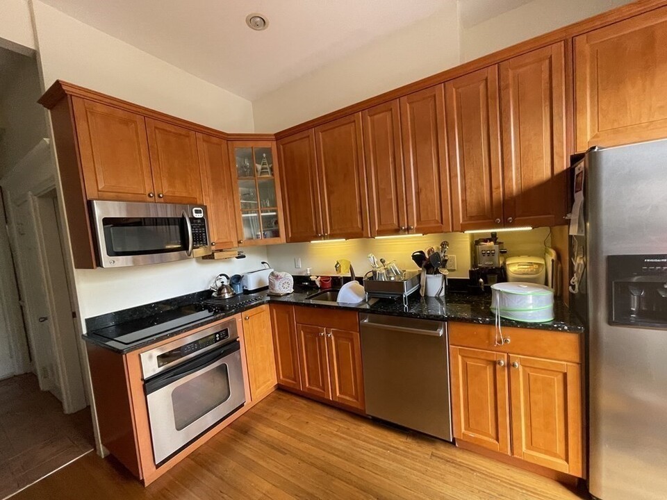 1757 Beacon St, Unit 1 in Brookline, MA - Building Photo