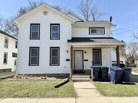 612 Cherry St in Janesville, WI - Building Photo