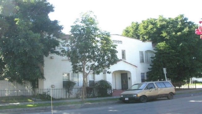 2094 Cedar Ave in Long Beach, CA - Building Photo - Building Photo