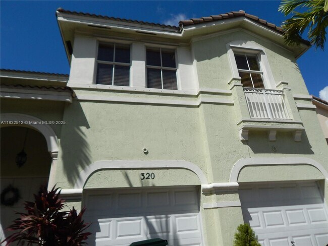 320 SW 87th Ct in Miami, FL - Building Photo - Building Photo