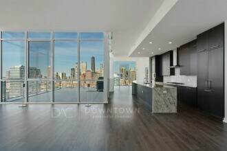 401 W Superior St-Unit -PH in Chicago, IL - Building Photo - Building Photo