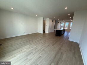 13918 Aviation Pl in Herndon, VA - Building Photo - Building Photo