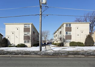 1038 S York Rd in Bensenville, IL - Foto de edificio - Building Photo