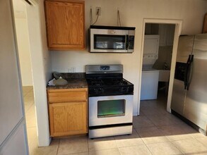 6512 Woodley Ave in Van Nuys, CA - Building Photo - Building Photo