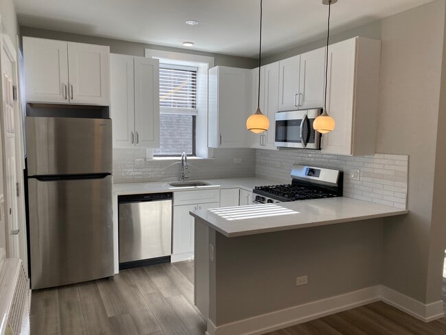 3929 N Janssen Ave, Unit E1