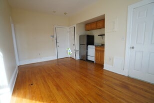 1218 Commonwealth Ave, Unit 15 in Boston, MA - Building Photo
