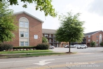 1515 Paul Bryant Dr in Tuscaloosa, AL - Building Photo - Building Photo