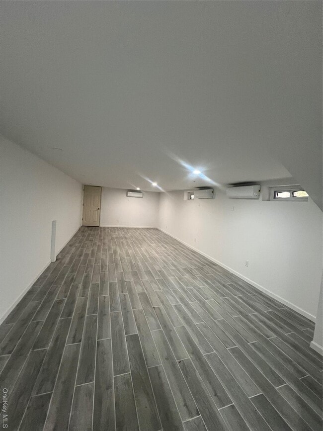 59-33 48th Ave in Queens, NY - Foto de edificio - Building Photo