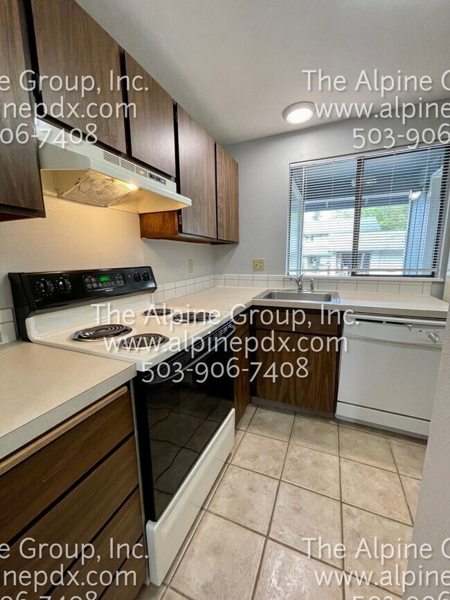 3800 NW Chemult Pl in Portland, OR - Building Photo - Building Photo