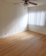 1133 N Hacienda Pl in West Hollywood, CA - Foto de edificio - Building Photo