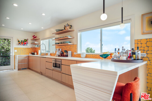 8011 Fareholm Dr in Los Angeles, CA - Building Photo - Building Photo