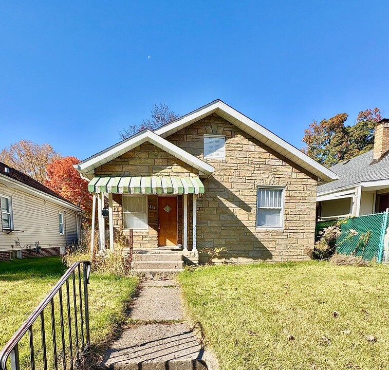 1213 College St in South Bend, IN - Foto de edificio