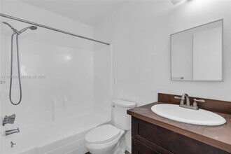 1451 NW 19th St in Fort Lauderdale, FL - Building Photo - Building Photo