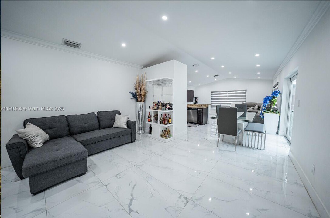 17404 SW 142nd Pl in Miami, FL - Building Photo