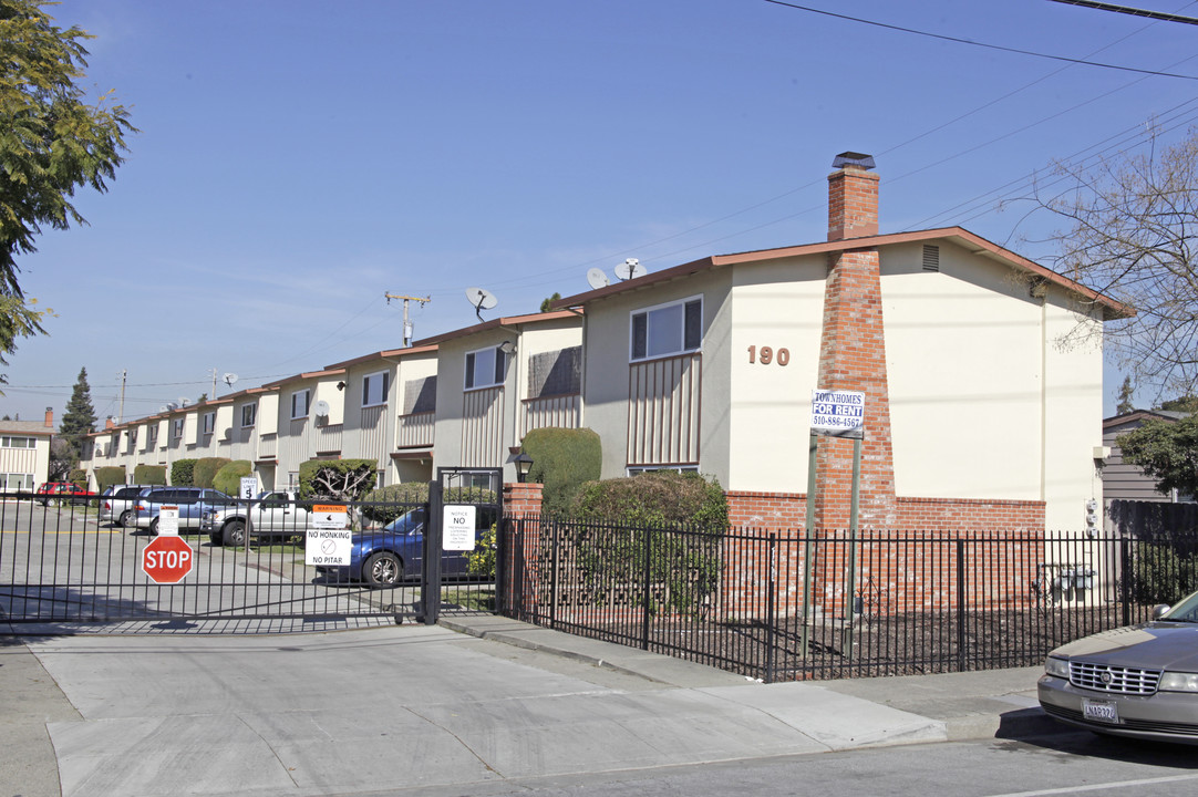 Georgia Lane Townhomes in Hayward, CA - Building Photo