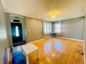 14 Park W in New Hyde Park, NY - Building Photo - Building Photo
