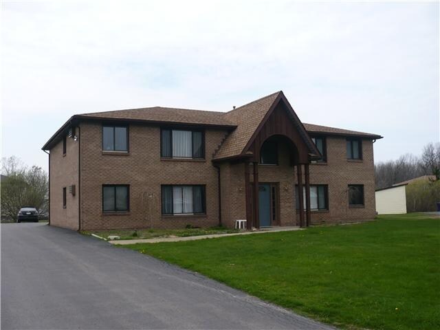 2714 Oppenheim Ct in Wheatfield, NY - Foto de edificio