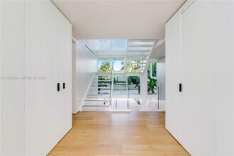 440 S Mashta Dr in Key Biscayne, FL - Building Photo - Building Photo