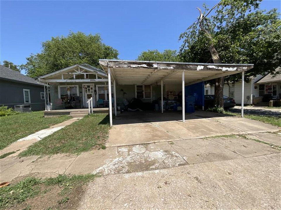 410 E Maple St in Cushing, OK - Building Photo