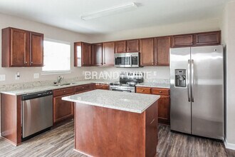 1713 Eastway Dr in Dallas, NC - Foto de edificio - Building Photo