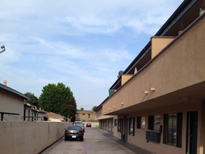 6804 Walker Ave. in Bell, CA - Foto de edificio - Building Photo