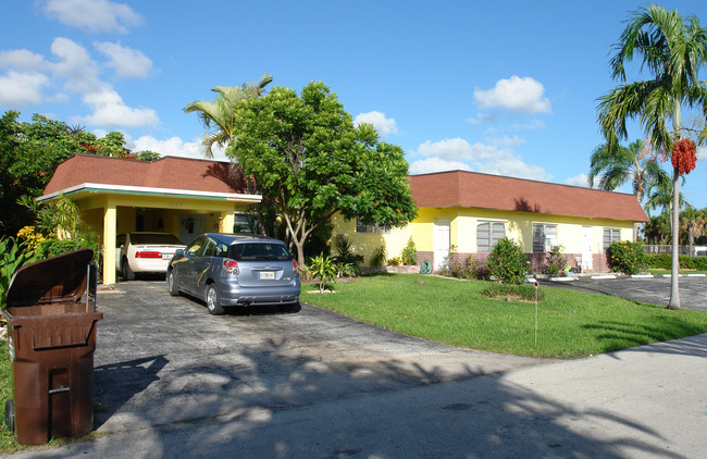 1227 NE 11th Ave in Fort Lauderdale, FL - Foto de edificio - Building Photo