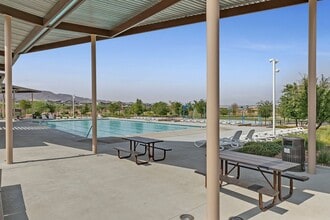 530 Red Lovebird Ave in Henderson, NV - Building Photo - Building Photo