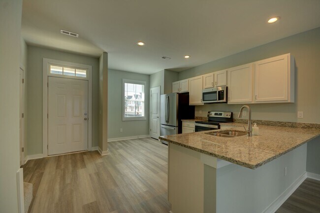 603 Windsurfing Ln in Sneads Ferry, NC - Building Photo - Building Photo