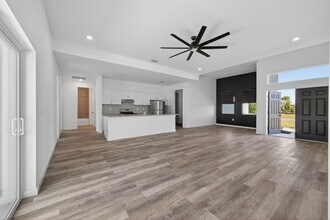 236 NW 6th Ave in Cape Coral, FL - Building Photo - Building Photo