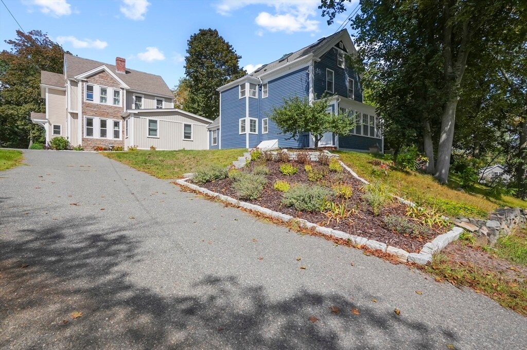 12 Moulton St in Newburyport, MA - Building Photo