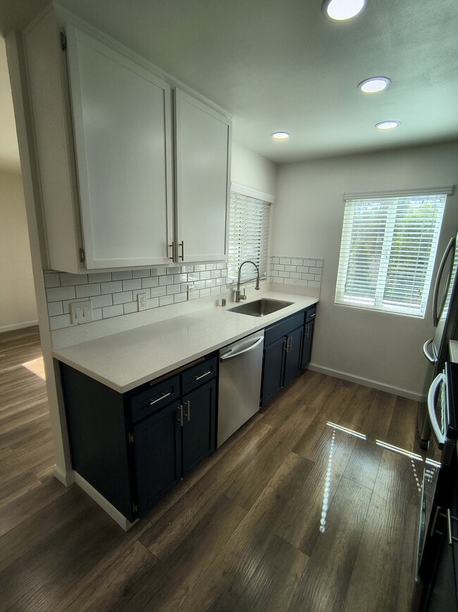 10332 Caminito Aralia in San Diego, CA - Building Photo - Building Photo