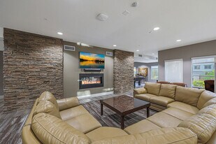 5450 E Deer Valley Dr in Phoenix, AZ - Building Photo