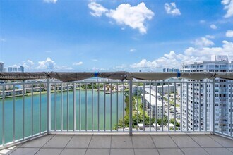 18081 Biscayne Blvd in Aventura, FL - Building Photo - Building Photo