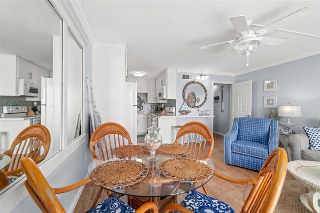 8743 Thomas Dr in Panama City Beach, FL - Foto de edificio - Building Photo