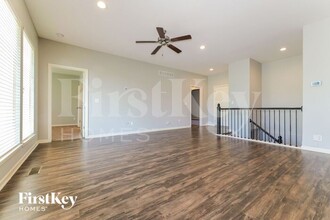 10913 Highview Rd in Peculiar, MO - Building Photo - Building Photo