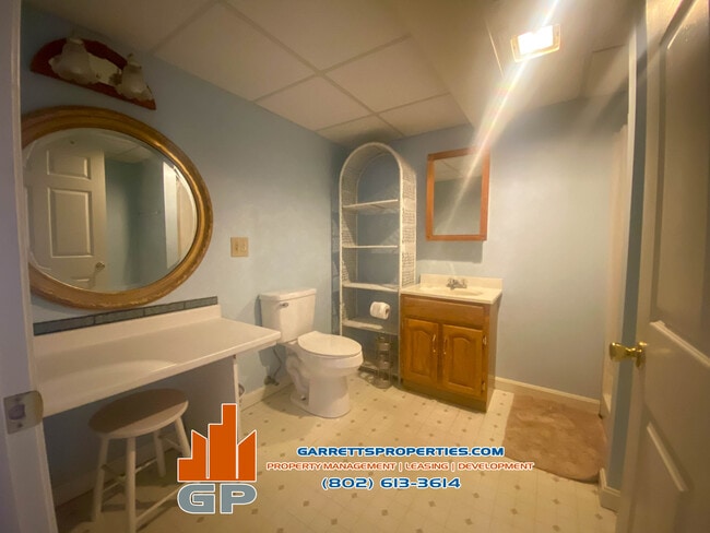 193 Browns River Rd, Unit 2 in Essex Junction, VT - Foto de edificio - Building Photo