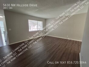 5630 NW Hillside Dr in Kansas City, MO - Foto de edificio - Building Photo