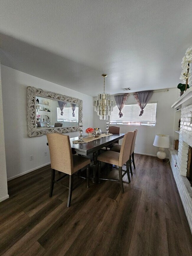 2107 Frontier Ave in Las Vegas, NV - Building Photo - Building Photo