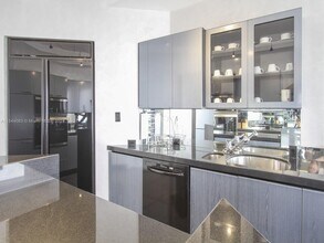 2000 Island Blvd in North Miami Beach, FL - Building Photo - Building Photo