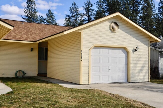 4194 E 2nd Ave in Post Falls, ID - Building Photo - Building Photo