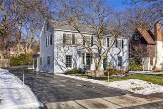 230 San Gabriel Dr in Rochester, NY - Foto de edificio - Building Photo