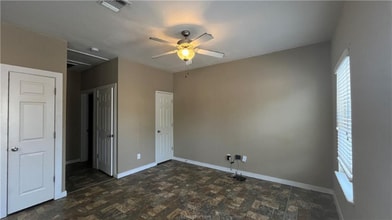 204 E Buck St in Caldwell, TX - Building Photo - Building Photo