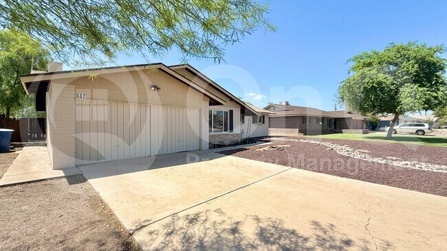 537 E Laguna Dr in Tempe, AZ - Building Photo - Building Photo